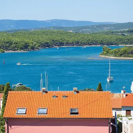 Sea & Wine With Terrace & Scenic Sea View, Punat