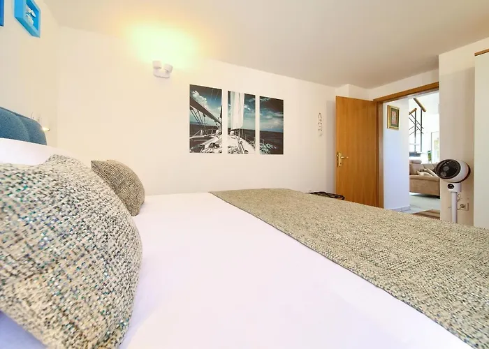Sea & Wine With Terrace & Scenic Sea View, Punat