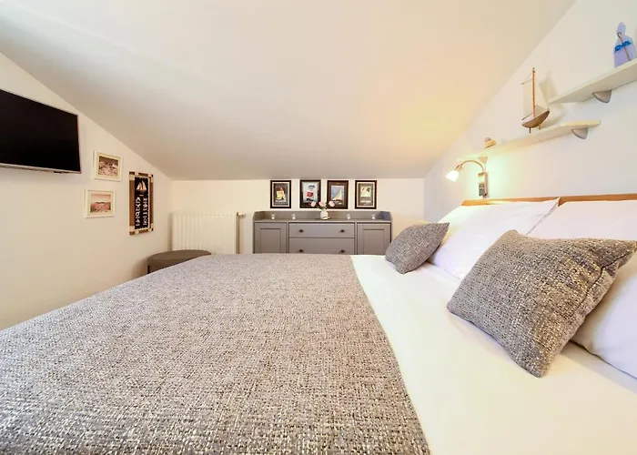 Apartament Sea & Wine With Terrace & Scenic Sea View, *
