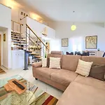 Sea & Wine With Terrace & Scenic Sea View, Apartamento
