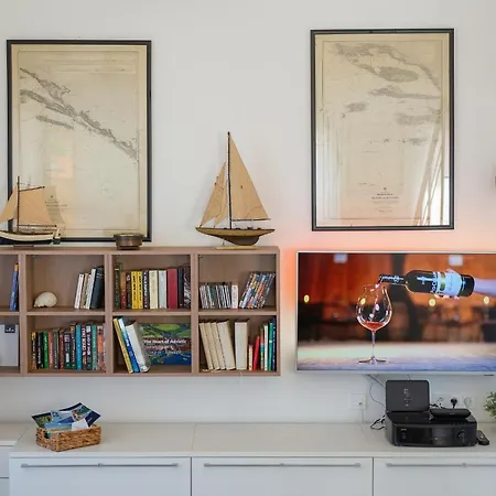 Apartment Sea & Wine With Terrace & Scenic Sea View,