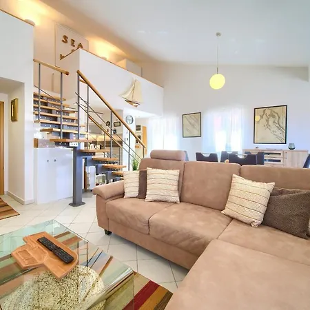 Apartman Sea & Wine With Terrace & Scenic Sea View,